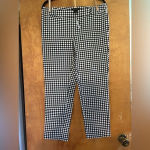 WHBM black & white checkered capris, belt loops, side zipper size 8R, slim ankle